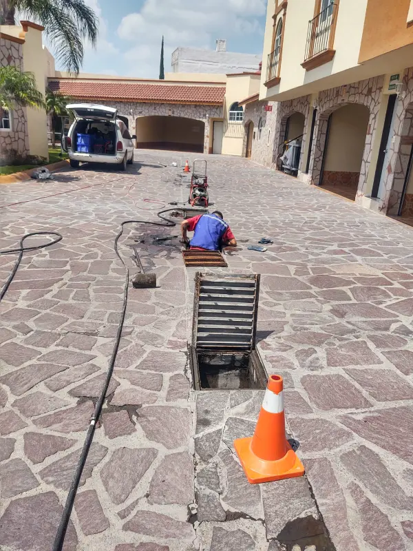 Servicio de destape de 4 registros que cruzan toda la casa con garantía
